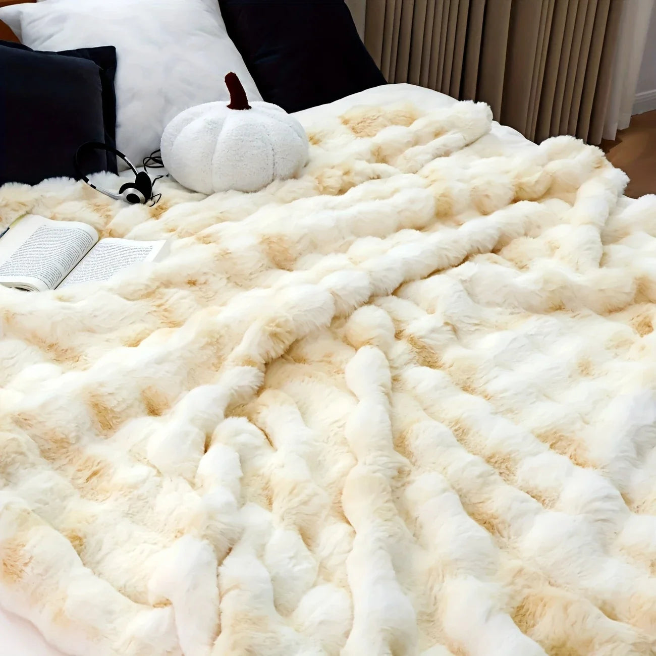 Soft and Warm Faux Rabbit Fleece Blanket - Cozy Throw for Home 8