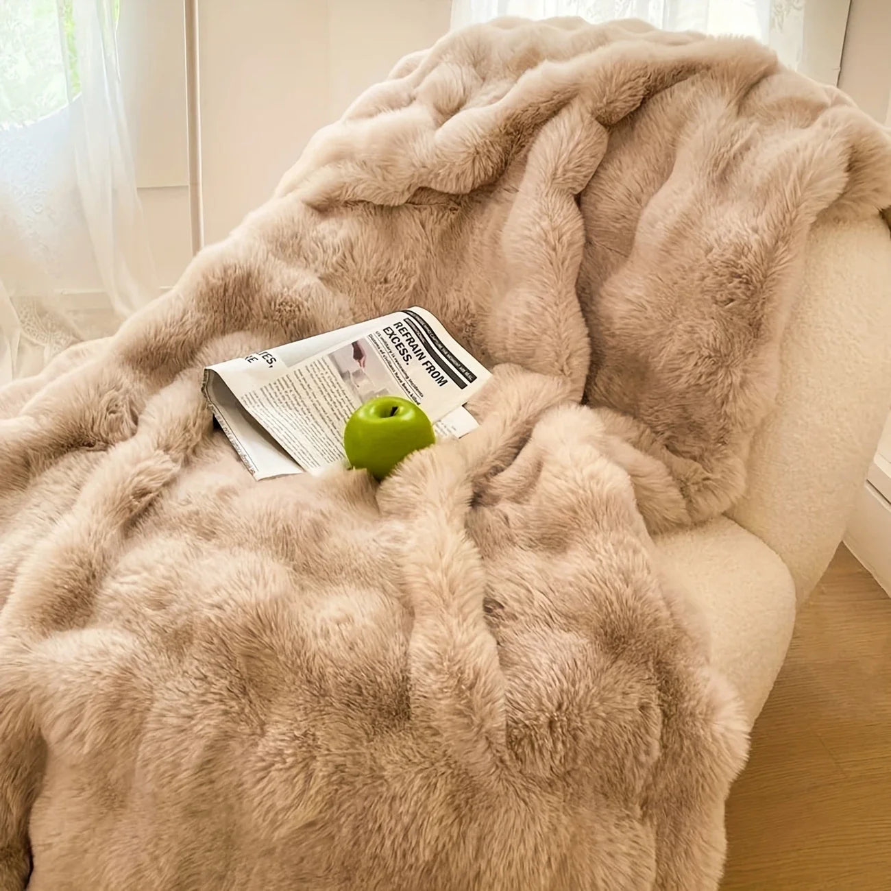 Soft and Warm Faux Rabbit Fleece Blanket - Cozy Throw for Home 9